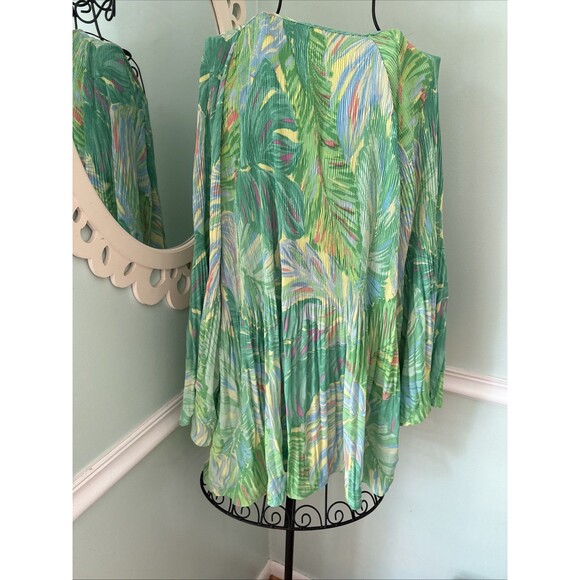 Sunny Leigh Blouse Green Pink 1X Crinkle Pattern Key Hole Flowy Top Tropical - Picture 7 of 8